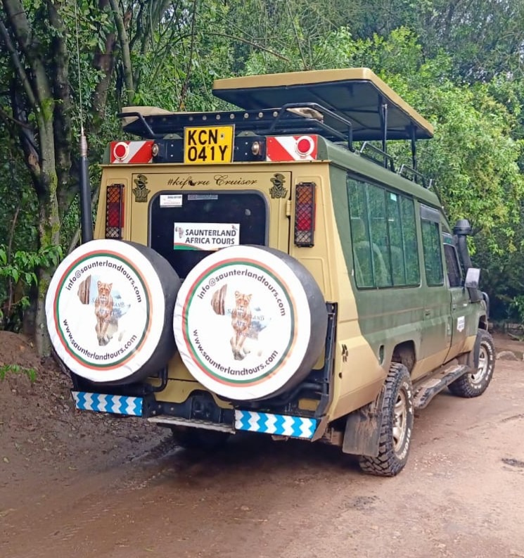 Saunterland safari landcruiser on a Kenyan safari